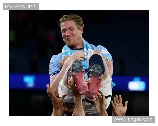 挺身而出的足球明星们如何在赛场上展现勇气与决心